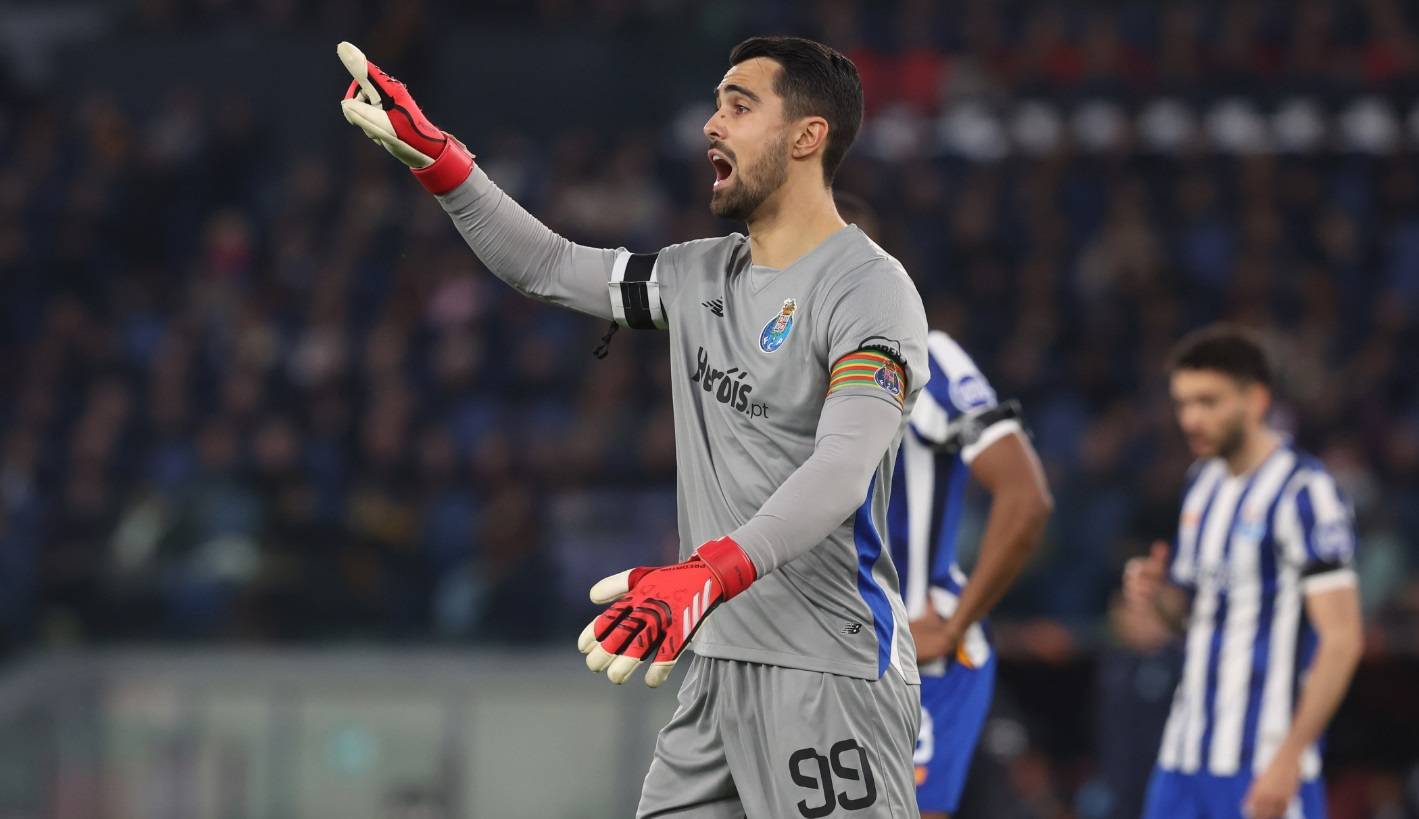 万本人在场 万本人在场