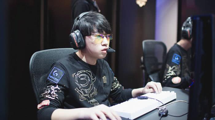 于年轻球员 于年轻球员